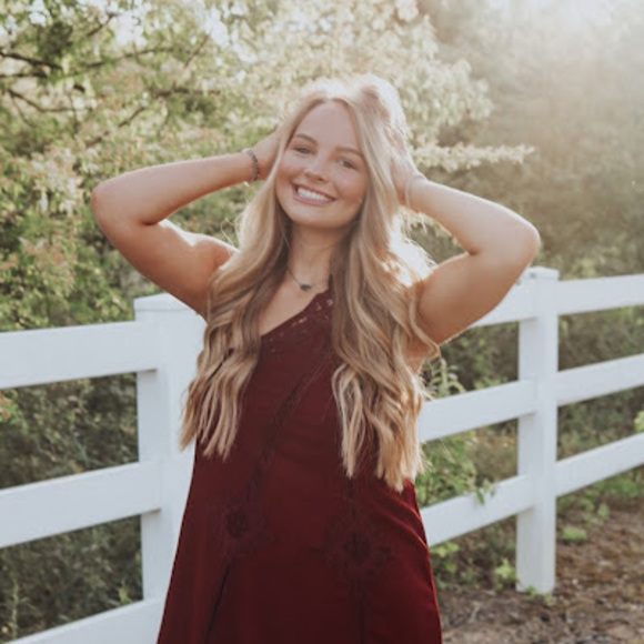 Meet your Posher, Alyssa - Picture 1 of 1